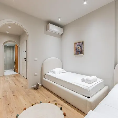 The Homey Flat Stylish 2br By Pikhost * 地拉那