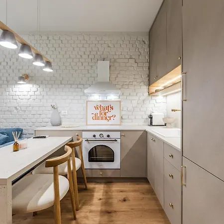 Apartment The Homey Flat Stylish 2br By Pikhost